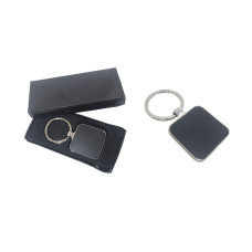 LLAVERO METALICO CUADRADO NEGRO 7x3cm (500198)                 